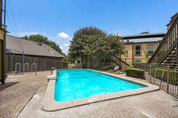 $1,000 | 1000 West 26th Street, Unit 102, Austin, TX 78705