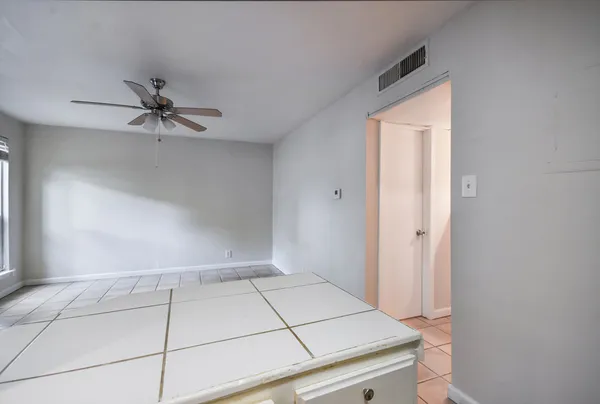 $1,000 | 1000 West 26th Street, Unit 102, Austin, TX 78705