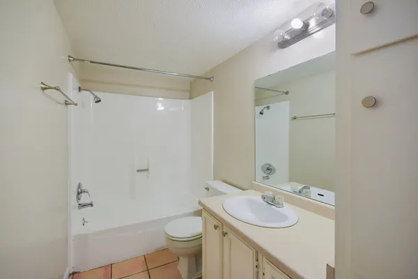 $1,000 | 1000 West 26th Street, Unit 102, Austin, TX 78705