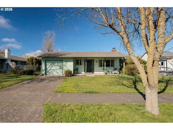 $350,000 | 992 Candlelight Drive, Eugene, OR 97402