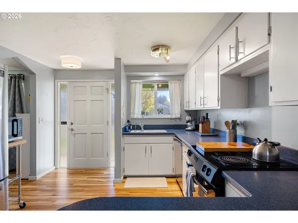 $350,000 | 992 Candlelight Drive, Eugene, OR 97402