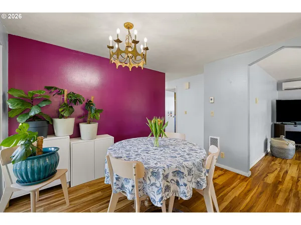 $350,000 | 992 Candlelight Drive, Eugene, OR 97402