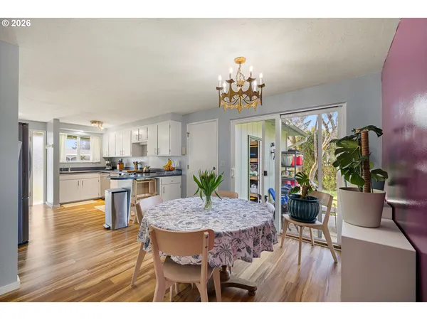 $350,000 | 992 Candlelight Drive, Eugene, OR 97402