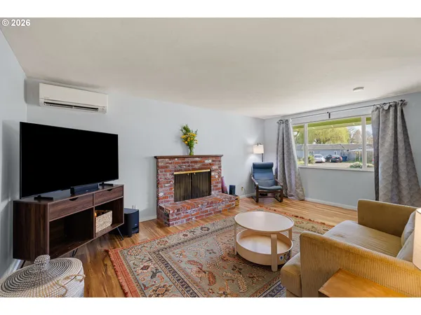 $350,000 | 992 Candlelight Drive, Eugene, OR 97402
