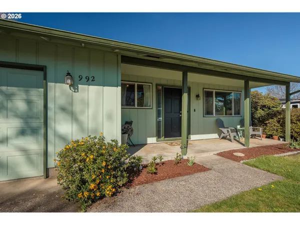 $350,000 | 992 Candlelight Drive, Eugene, OR 97402