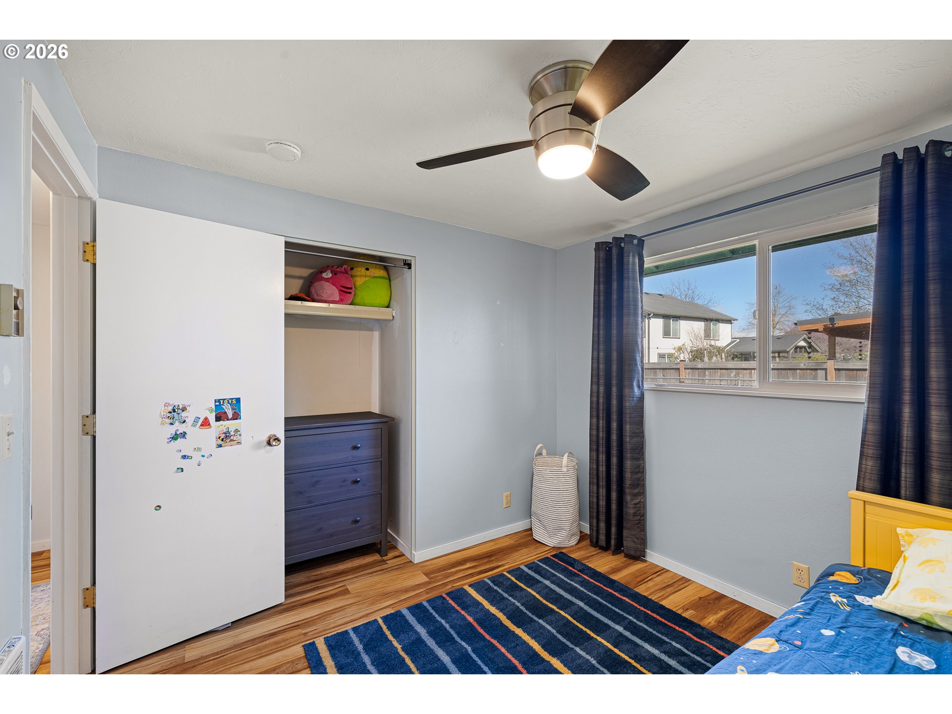 992 Candlelight Drive Eugene, OR 97402 - Photo 22 of 35 a view of an empty room and window