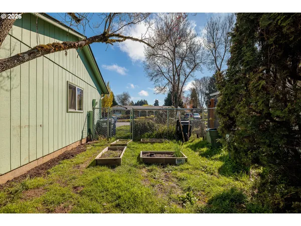 $350,000 | 992 Candlelight Drive, Eugene, OR 97402