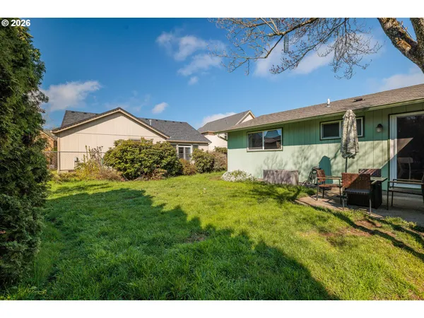 $350,000 | 992 Candlelight Drive, Eugene, OR 97402