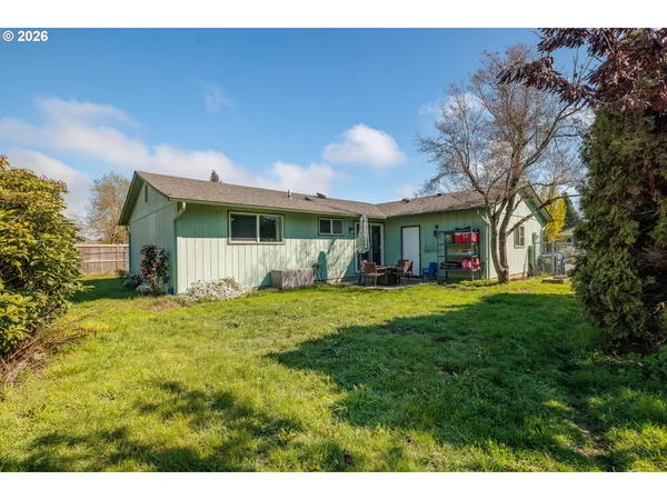 $350,000 | 992 Candlelight Drive, Eugene, OR 97402