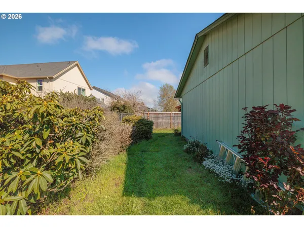 $350,000 | 992 Candlelight Drive, Eugene, OR 97402