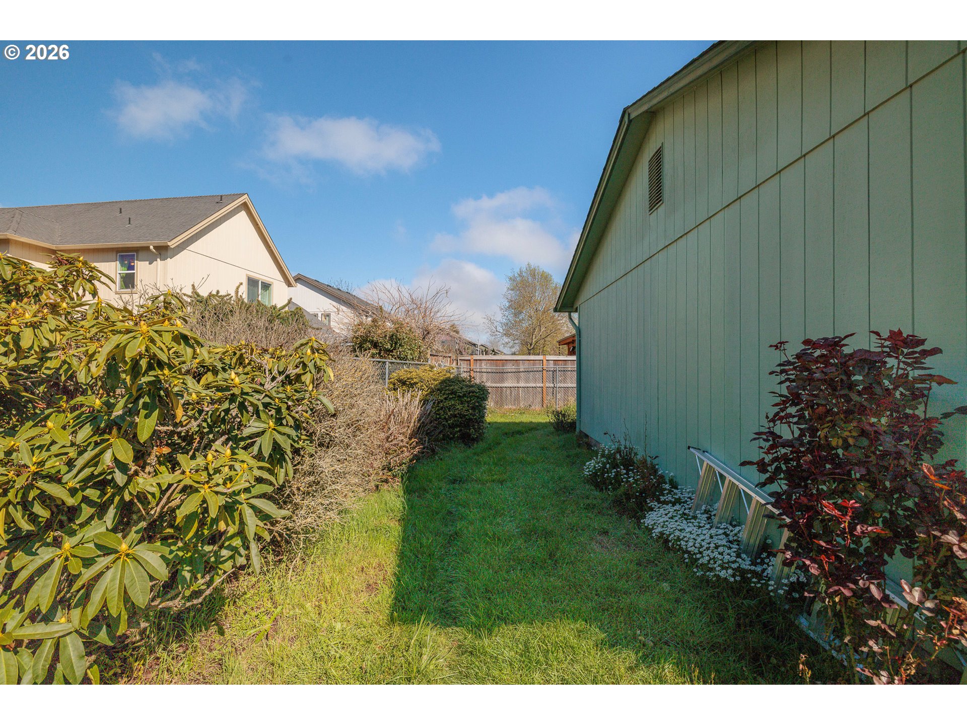 992 Candlelight Drive Eugene, OR 97402 - Photo 33 of 35 a view of a back yard