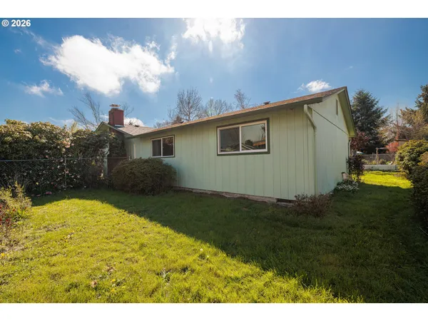$350,000 | 992 Candlelight Drive, Eugene, OR 97402