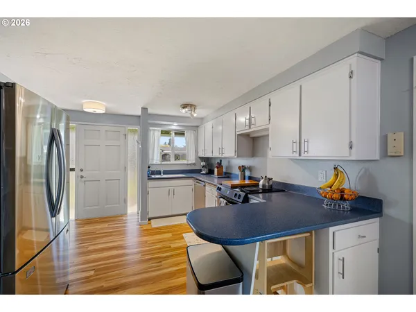 $350,000 | 992 Candlelight Drive, Eugene, OR 97402