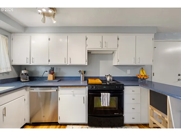 $350,000 | 992 Candlelight Drive, Eugene, OR 97402