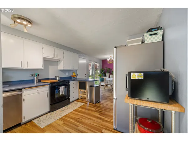 $350,000 | 992 Candlelight Drive, Eugene, OR 97402