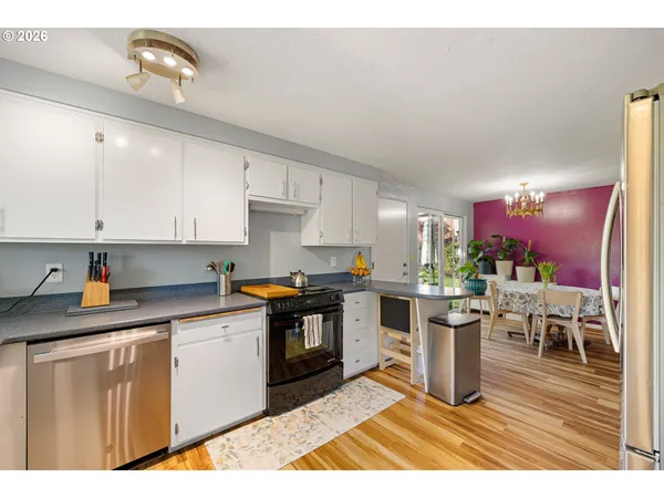 $350,000 | 992 Candlelight Drive, Eugene, OR 97402