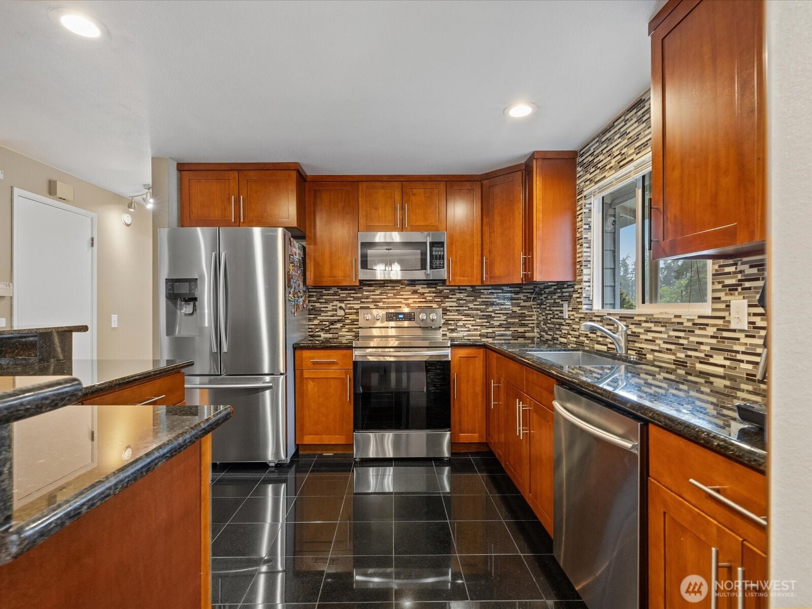 22427 82nd Avenue West Edmonds, WA 98026 - Photo 7 of 29