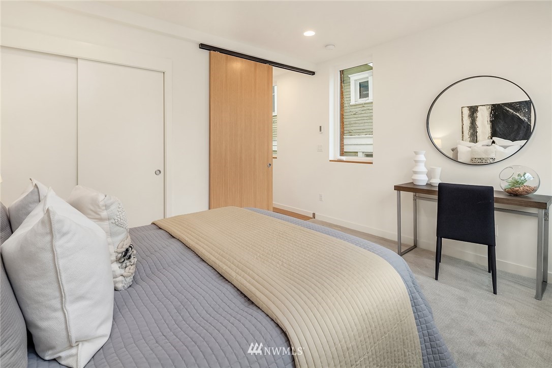 3665 Interlake Avenue North, Unit B Seattle, WA 98103 - Photo 12 of 18