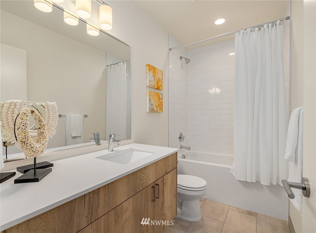 3665 Interlake Avenue North, Unit B Seattle, WA 98103 - Photo 13 of 18