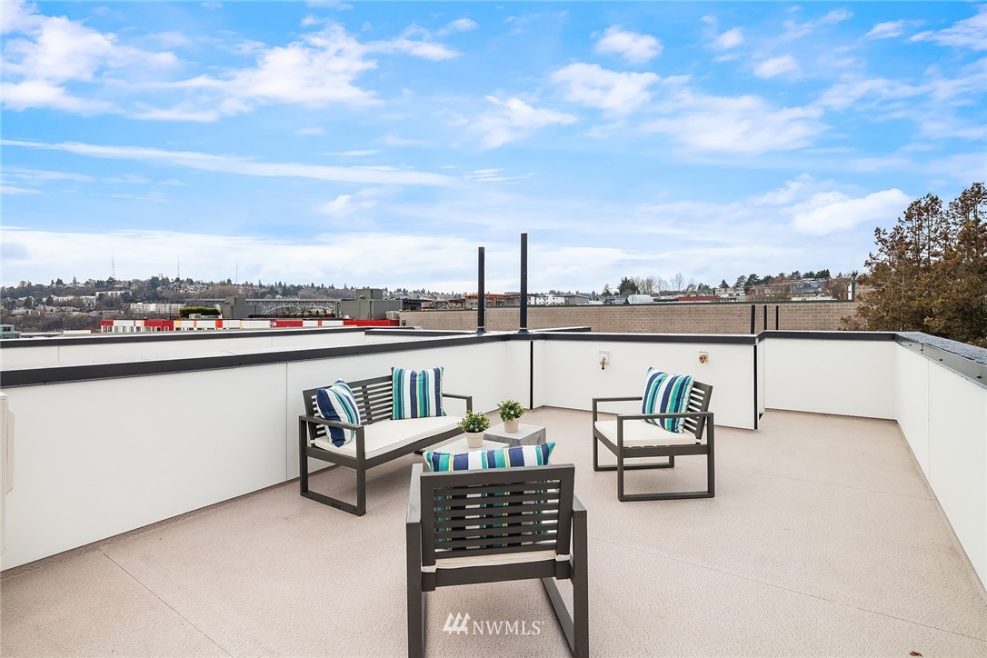 3665 Interlake Avenue North, Unit B Seattle, WA 98103 - Photo 17 of 18