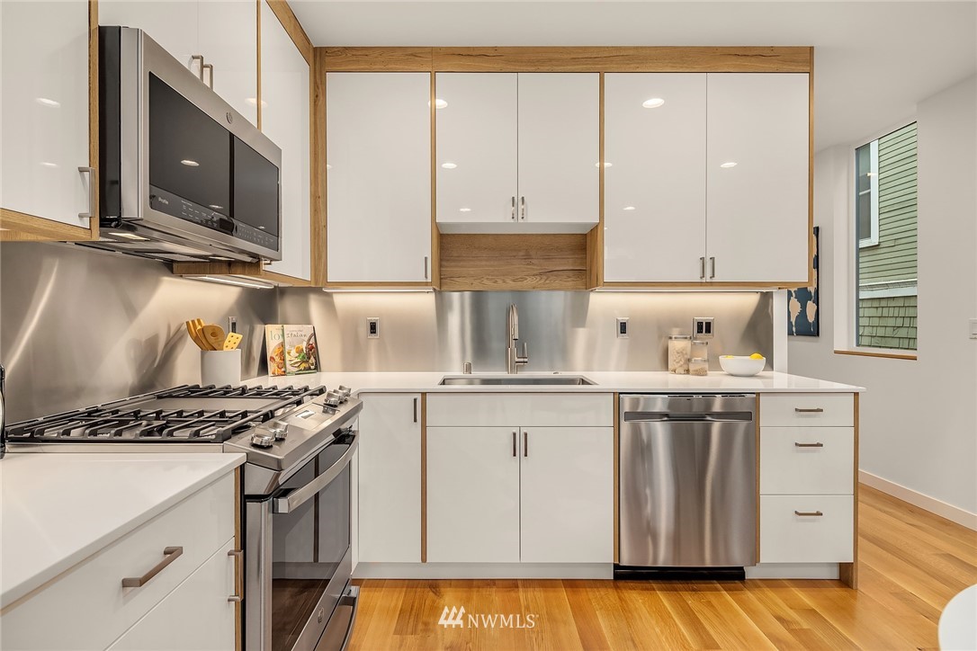 3665 Interlake Avenue North, Unit B Seattle, WA 98103 - Photo 7 of 18