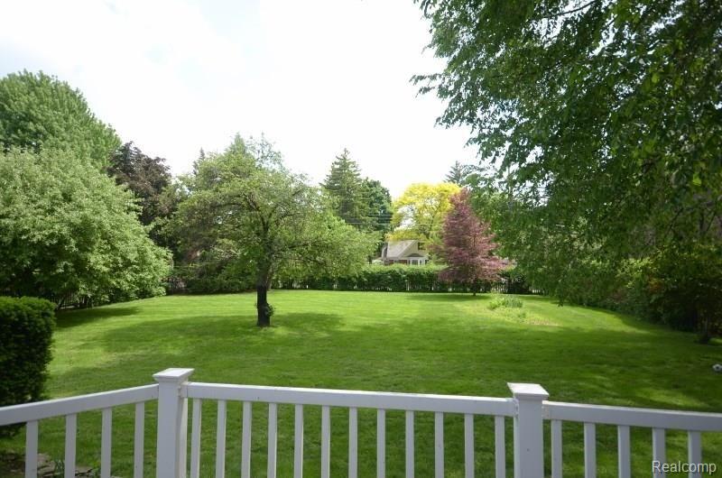 375 Washington Road Grosse Pointe, MI 48230 - Photo 4 of 50 Side Lot