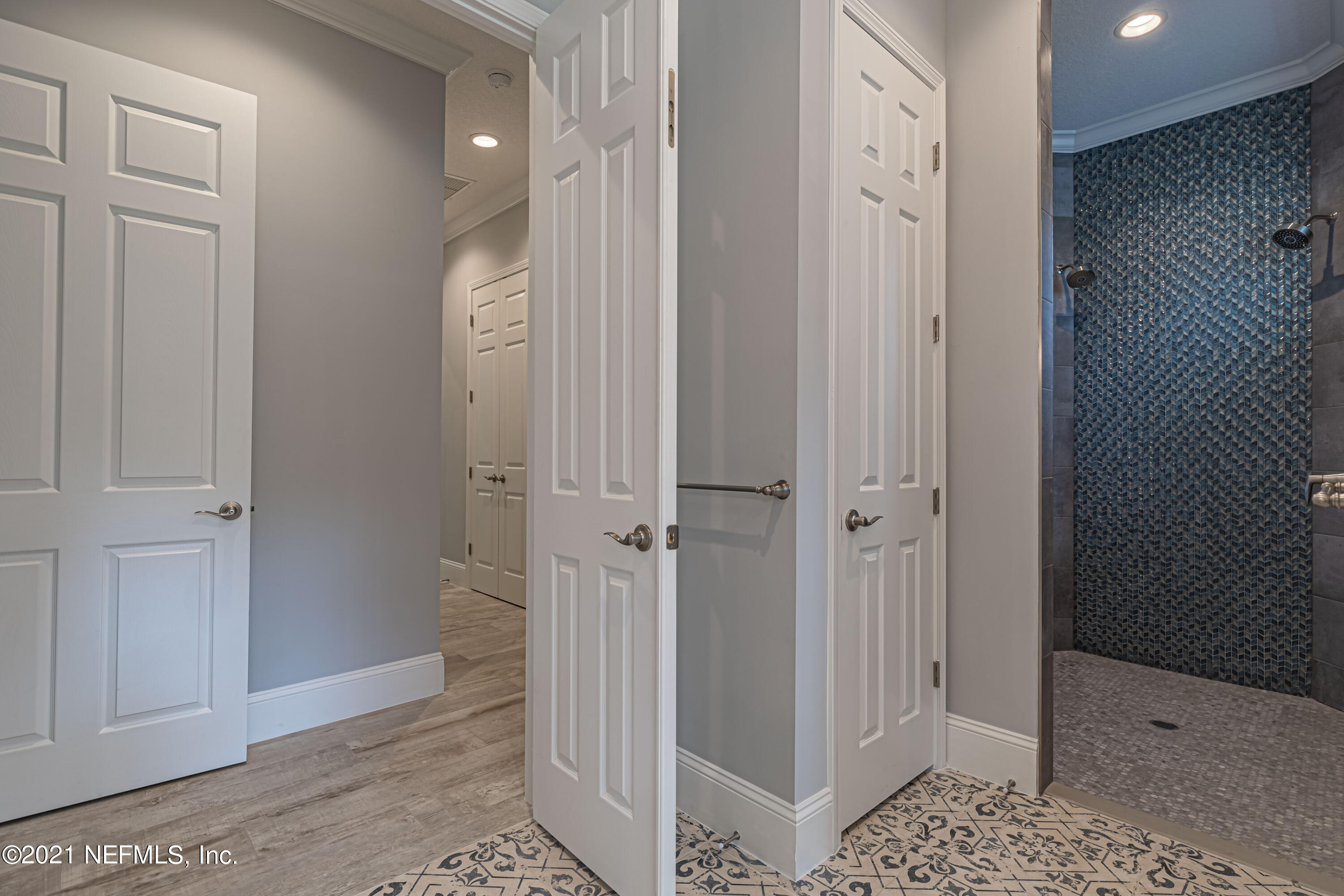 1351 Weaver Glen Road Jacksonville, FL 32223 - Photo 20 of 30 a bathroom with a sink and a mirror