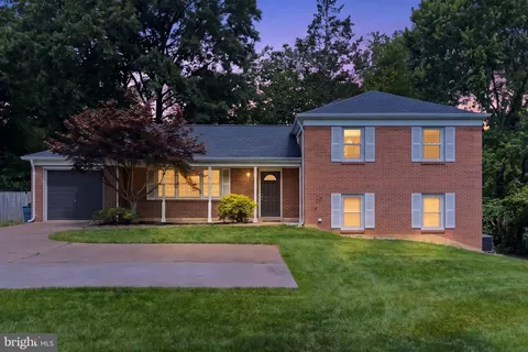 $674,900 | 754 Barbaralynn Place, Herndon, VA 20170