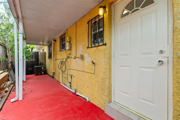 $3,200 | 3147 McDonald Street, Unit 2, Miami, FL 33133