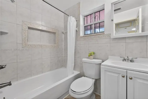 $3,200 | 3147 McDonald Street, Unit 2, Miami, FL 33133