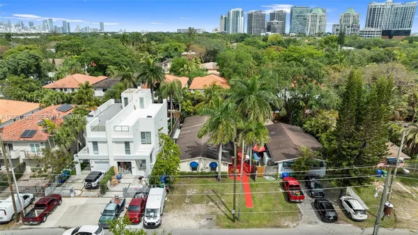 $3,200 | 3147 McDonald Street, Unit 2, Miami, FL 33133
