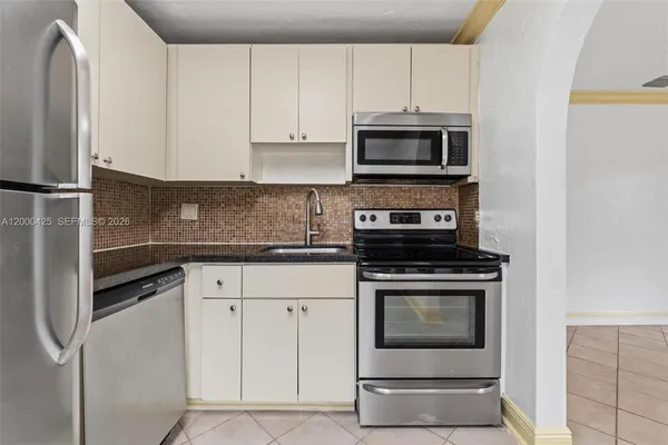 $3,200 | 3147 McDonald Street, Unit 2, Miami, FL 33133