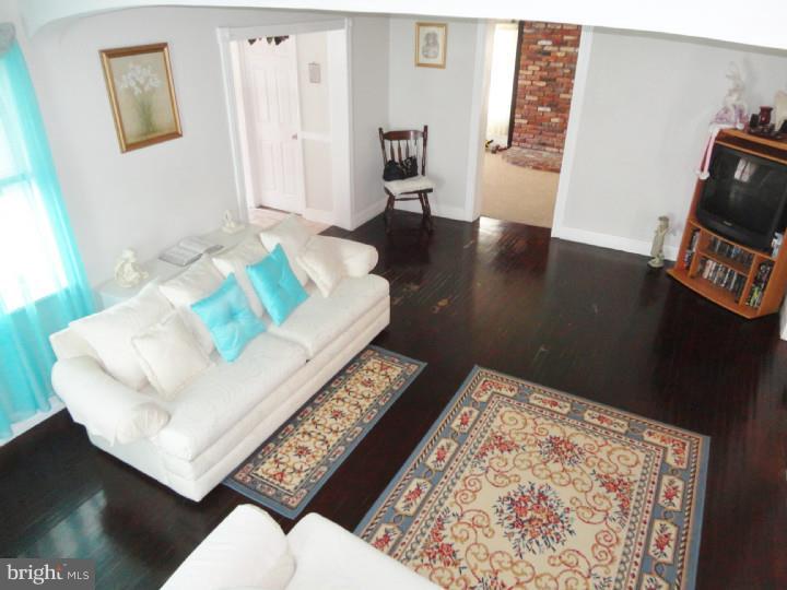 529 Clements Bridge Road Barrington, NJ 08007 - Photo 2 of 25 Gallery Image 2