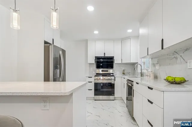 $1,050,000 | 127 Village Circle West, Paramus, NJ 07652