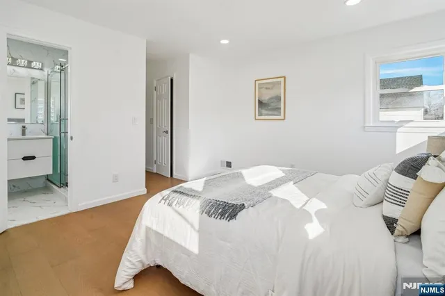 $1,050,000 | 127 Village Circle West, Paramus, NJ 07652