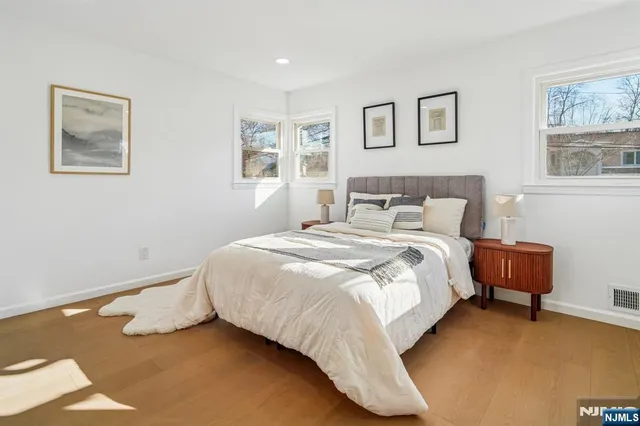 $1,050,000 | 127 Village Circle West, Paramus, NJ 07652