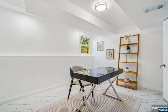 $1,050,000 | 127 Village Circle West, Paramus, NJ 07652