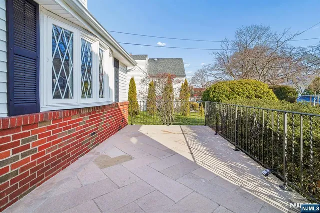 $1,050,000 | 127 Village Circle West, Paramus, NJ 07652