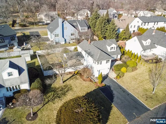 $1,050,000 | 127 Village Circle West, Paramus, NJ 07652