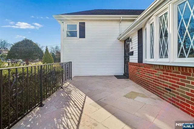 $1,050,000 | 127 Village Circle West, Paramus, NJ 07652