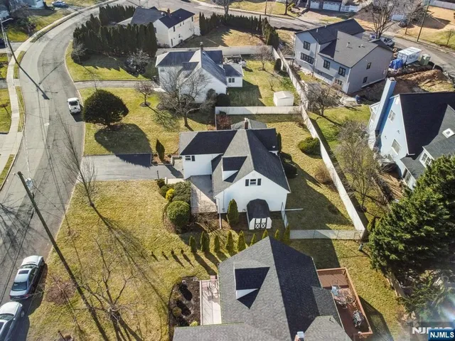 $1,050,000 | 127 Village Circle West, Paramus, NJ 07652