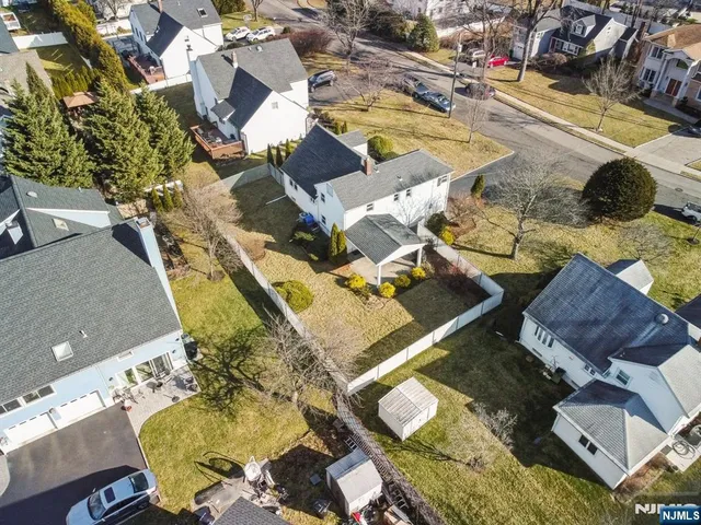 $1,050,000 | 127 Village Circle West, Paramus, NJ 07652