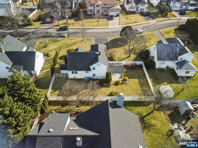 $1,050,000 | 127 Village Circle West, Paramus, NJ 07652