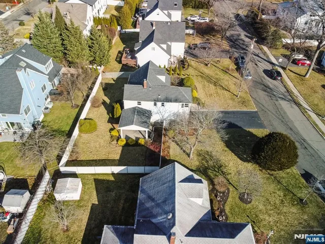 $1,050,000 | 127 Village Circle West, Paramus, NJ 07652