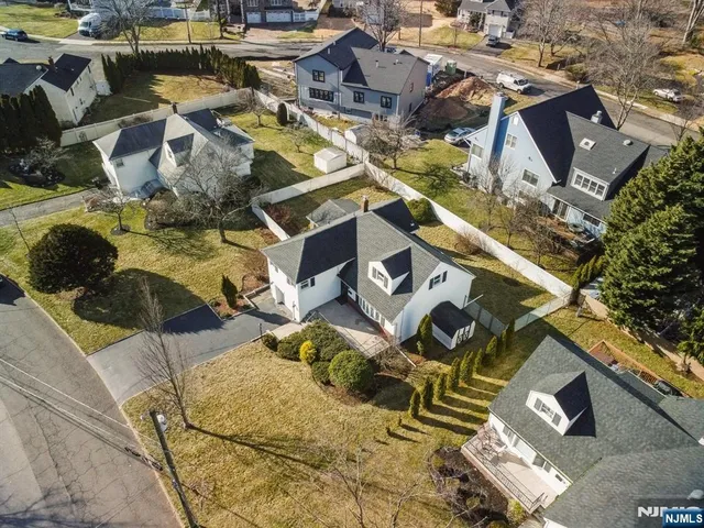 $1,050,000 | 127 Village Circle West, Paramus, NJ 07652