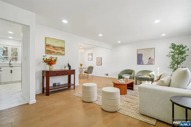 $1,050,000 | 127 Village Circle West, Paramus, NJ 07652