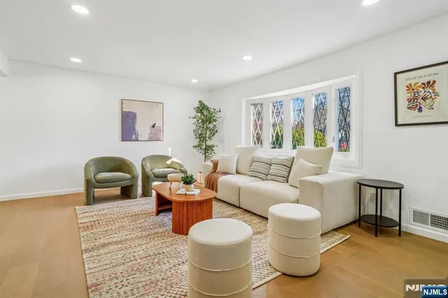 $1,050,000 | 127 Village Circle West, Paramus, NJ 07652