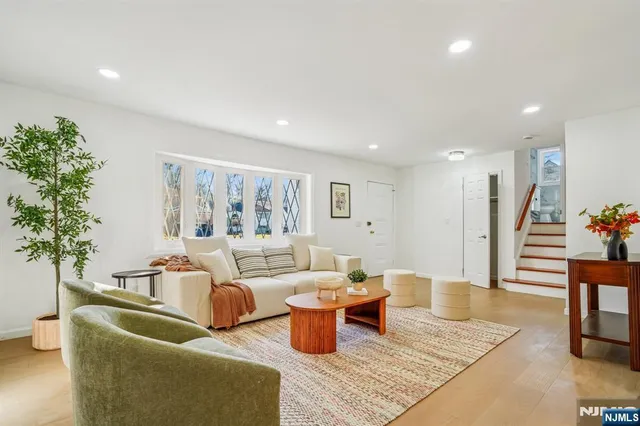 $1,050,000 | 127 Village Circle West, Paramus, NJ 07652