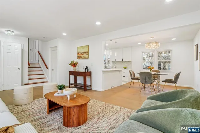 $1,050,000 | 127 Village Circle West, Paramus, NJ 07652