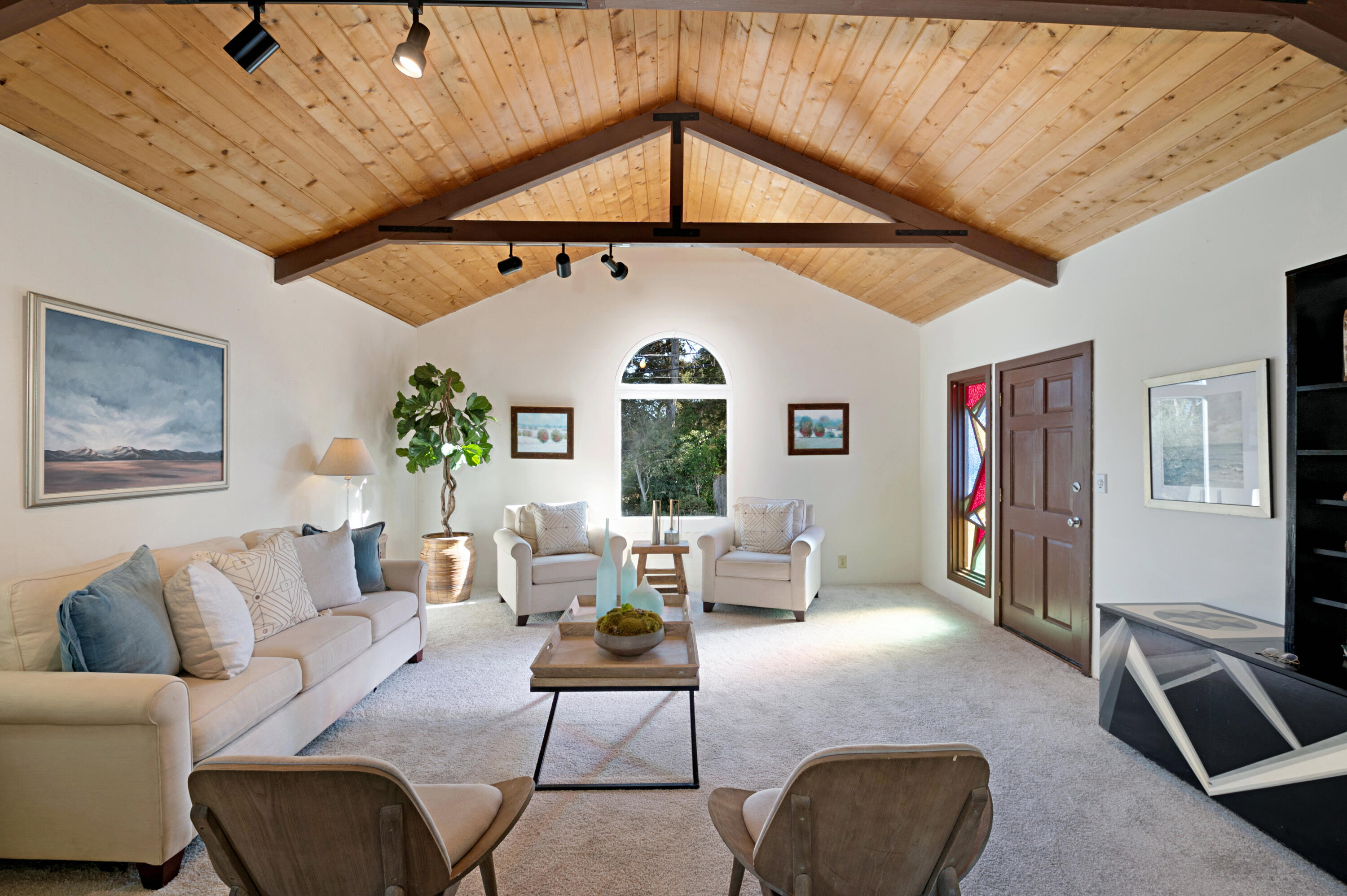 1434 School House Road Montecito, CA 93108 - Photo 4 of 19 Living Room